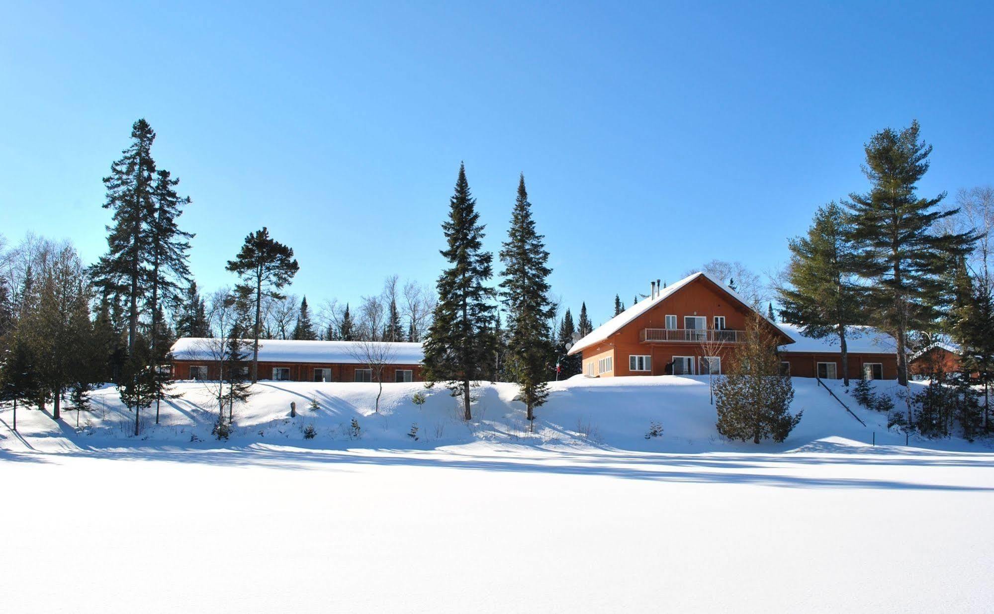 Motel Ours BleuLac-Saguay エクステリア 写真